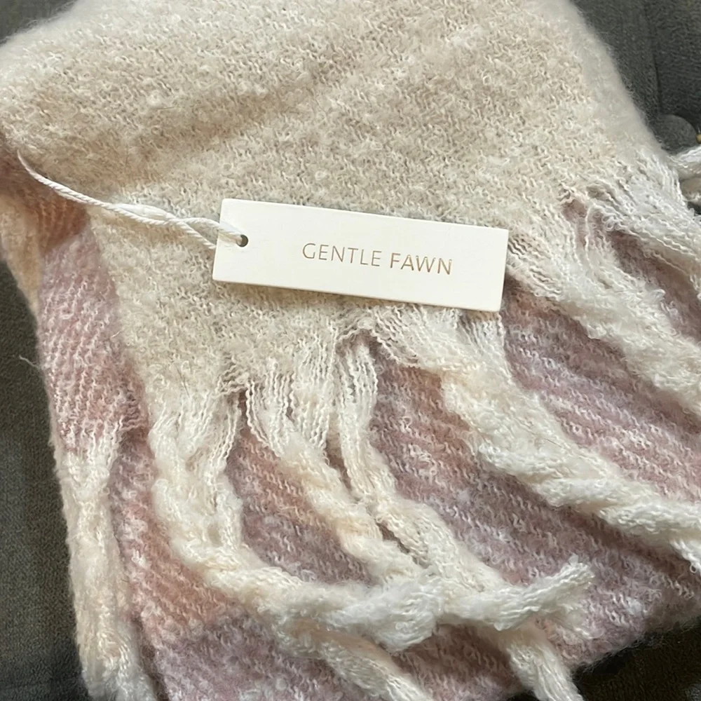 🎉 NEW!!!! Great gift item Gentle Fawn Hermosa Cover-Up - Picture 3 of 5